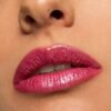 Primo piano di labbra femminili rossetto rosa.
