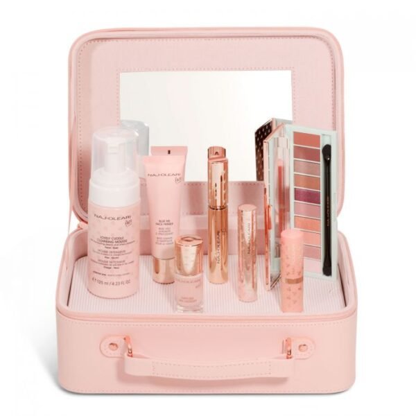 Set cosmetici color rosa in valigetta elegante.